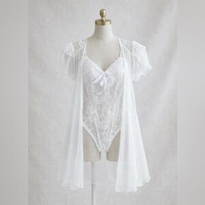 Seductive Wear by Cinema Etoile White Lace Lingerie Teddy/Sheer Robe Set Medium